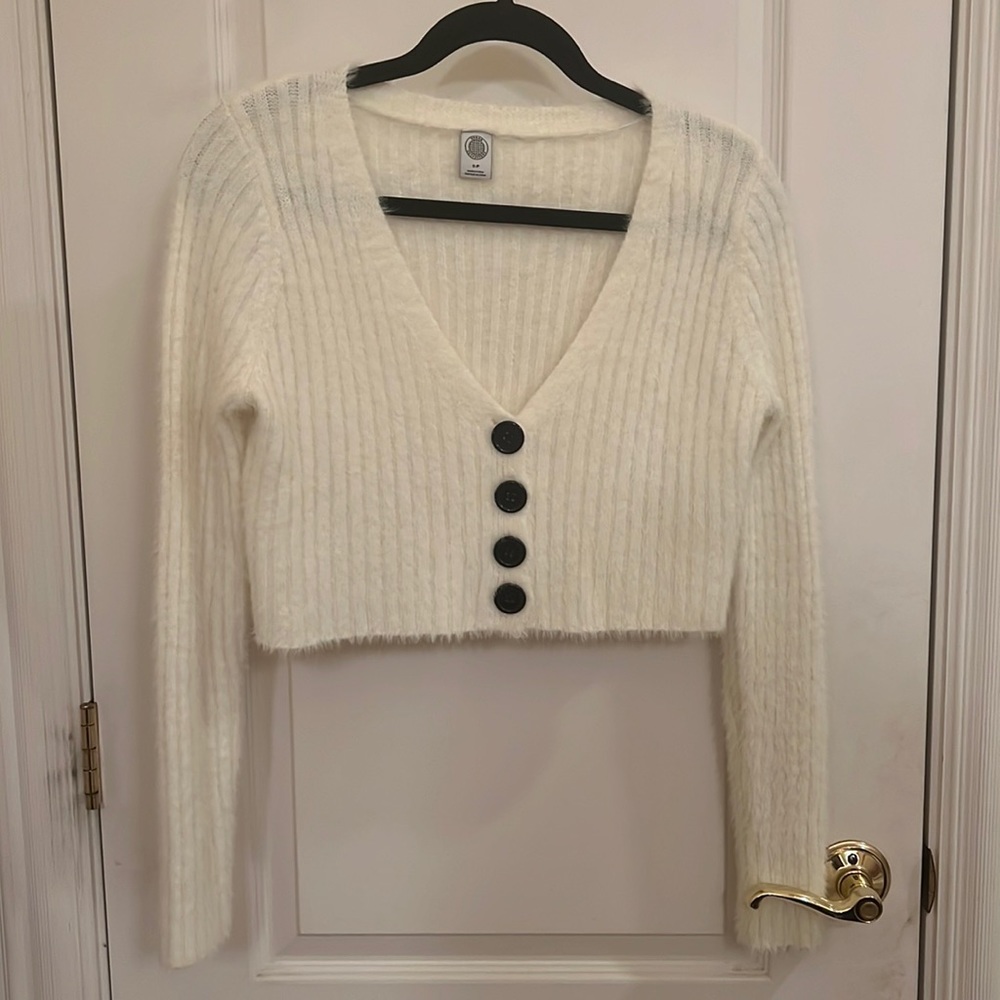 Urban Outfitters White Cropped Sweater